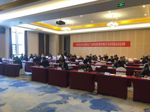興化市各鄉(xiāng)鎮(zhèn)農(nóng)機(jī)站代表來我公司考察調(diào)研